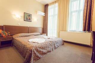 Отель Hotel Varosha Ловеч Стандартный двухместный номер с 1 кроватью или 2 отдельными кроватями-2